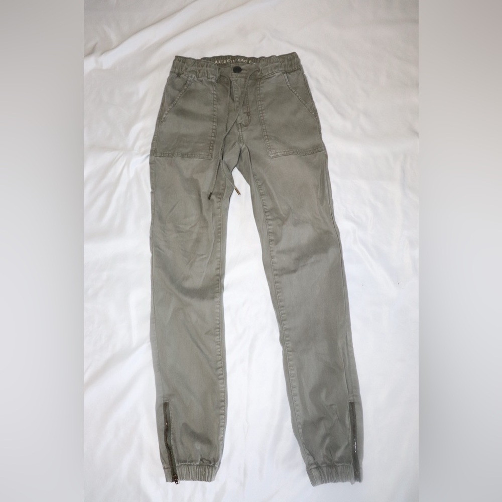 American Eagle Outfitters Women’s Light Olive Cargo Jogger